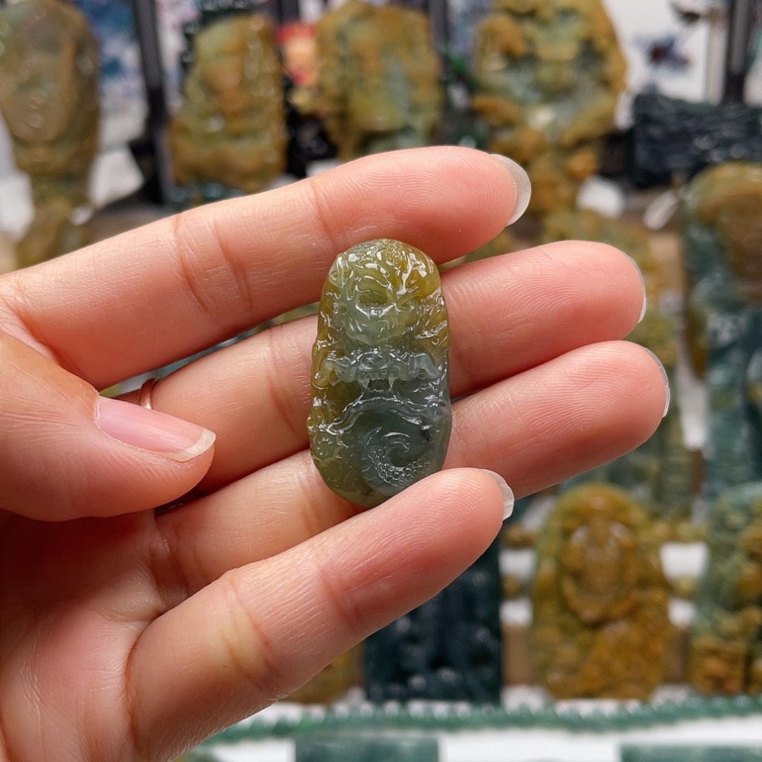 翡翠未镶嵌颈饰天然翡翠a货龙