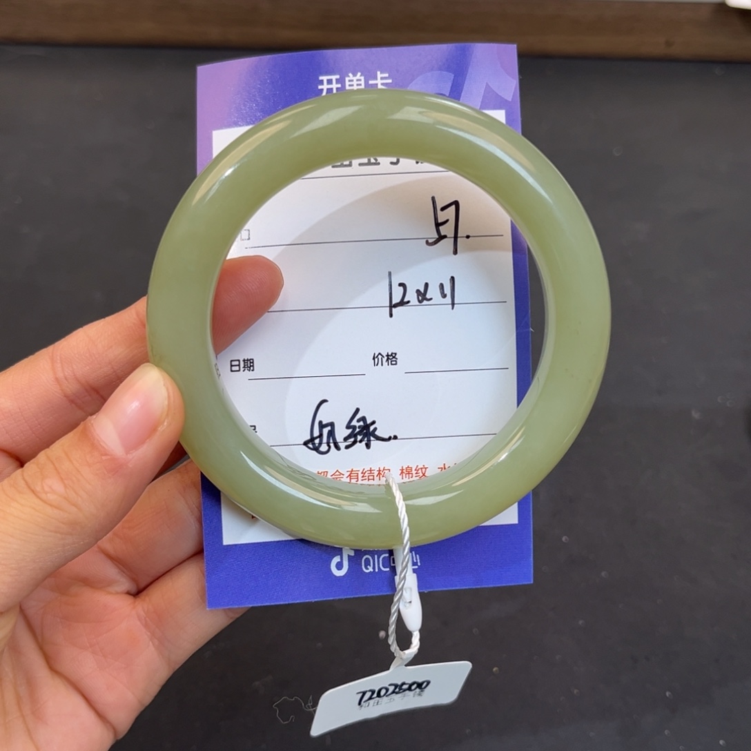 *****和田玉未镶嵌手镯