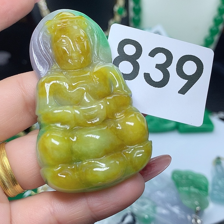 翡翠吊坠(赠链)未镶嵌