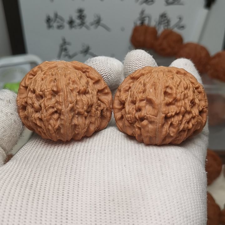 文玩核桃把件43闷尖白狮子微瑕