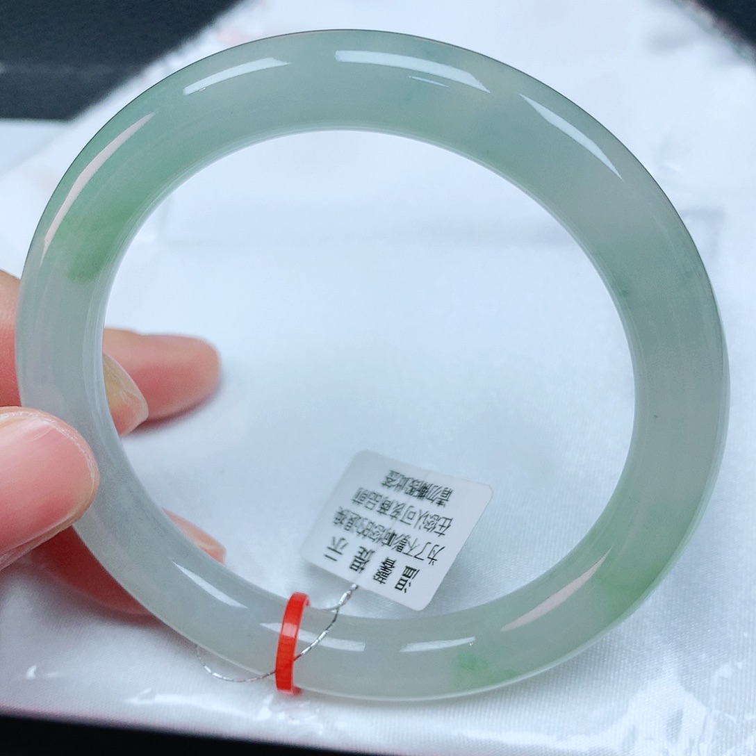 翡翠手镯未镶嵌54圈