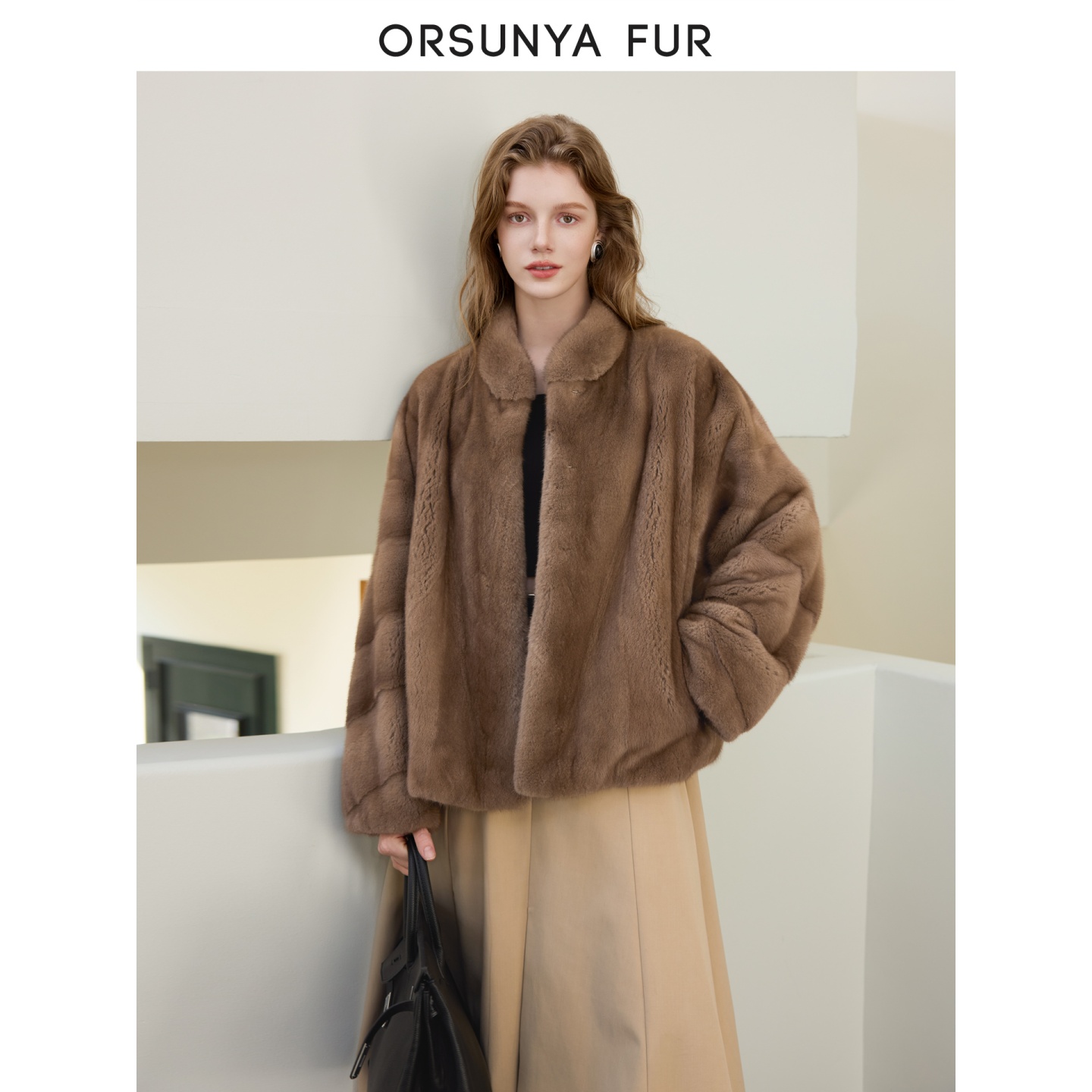 “圆舞曲”进口天鹅绒水貂皮草女整貂短款外套貂皮年轻冬ZD64Y025