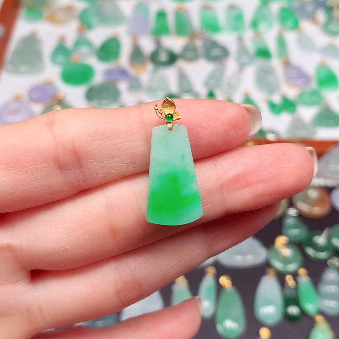 翡翠颈饰18K金镶嵌～**胖天然翡A货