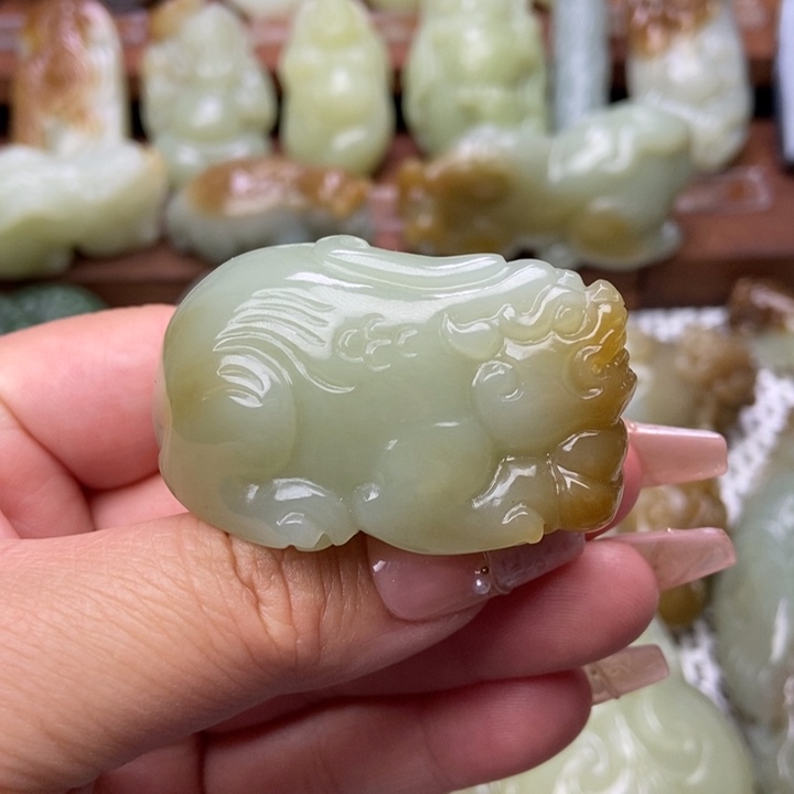 和田玉未镶嵌把件