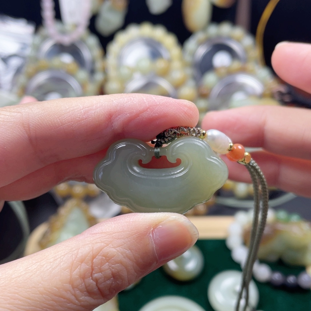 和田玉（糖玉）颈饰未镶嵌