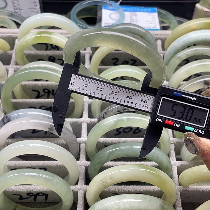 蛇纹石玉未镶嵌手镯282