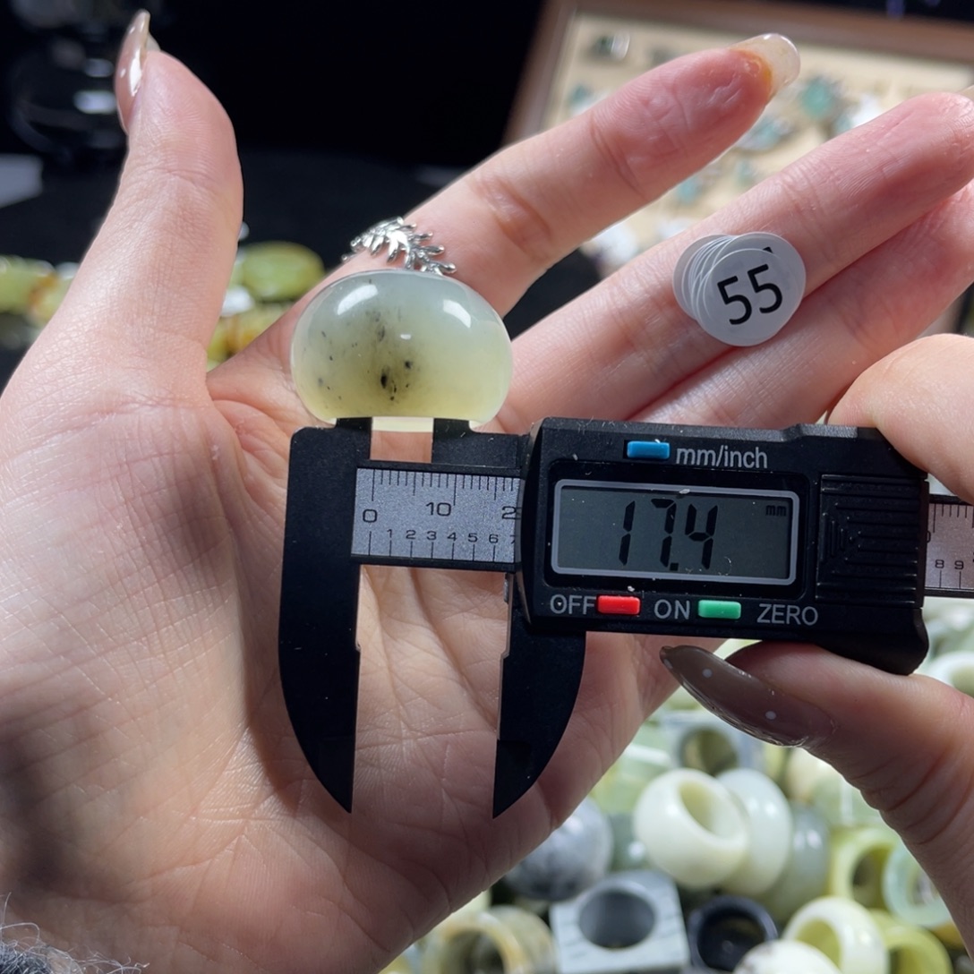 蛇纹石玉未镶嵌戒指