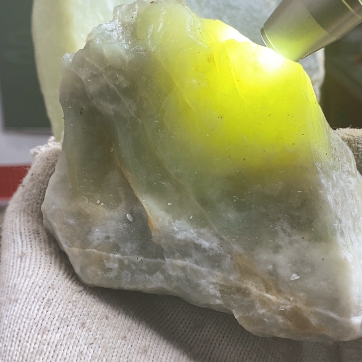 蛇纹石玉珠宝岫玉原石未镶嵌