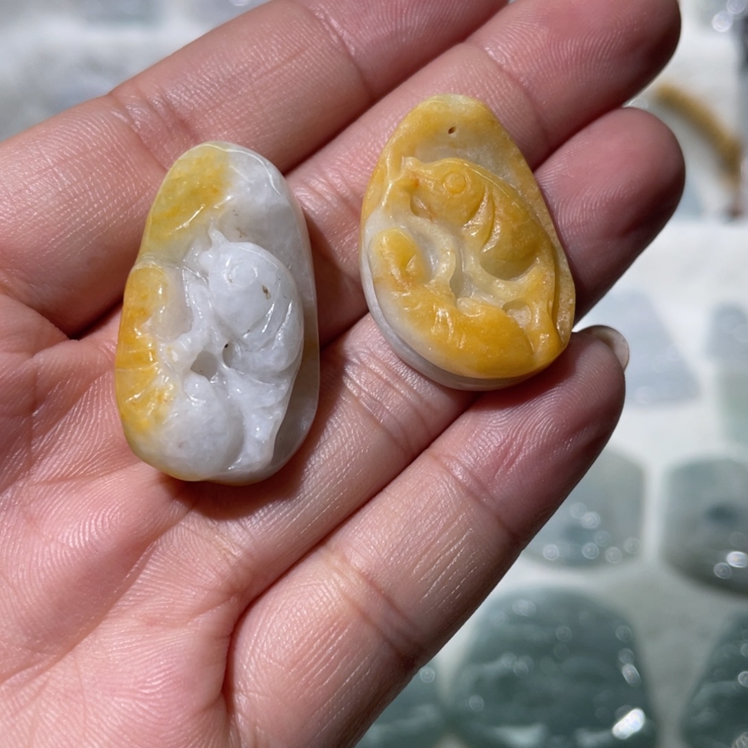 翡翠未镶嵌颈饰鱼牌一对