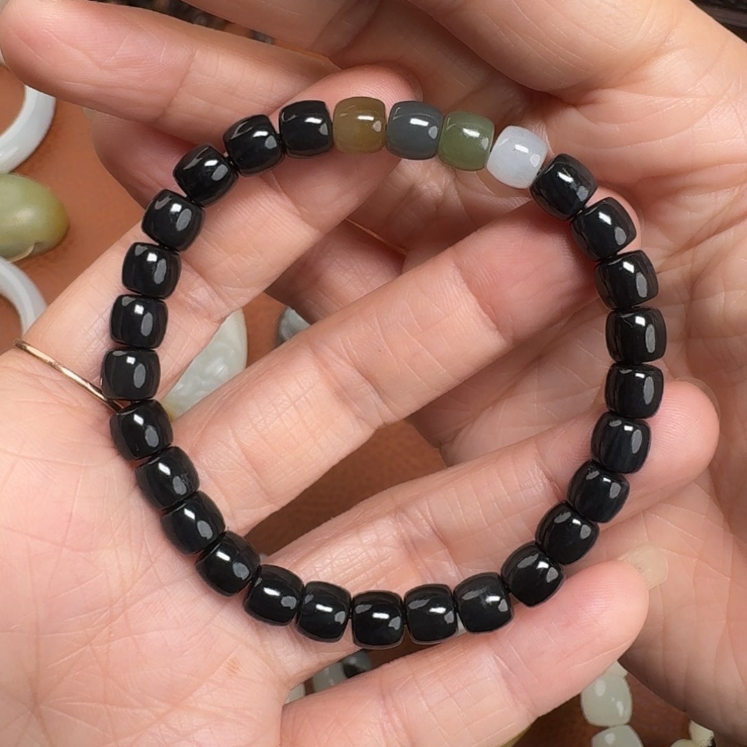 和田玉（墨玉）手链未镶嵌