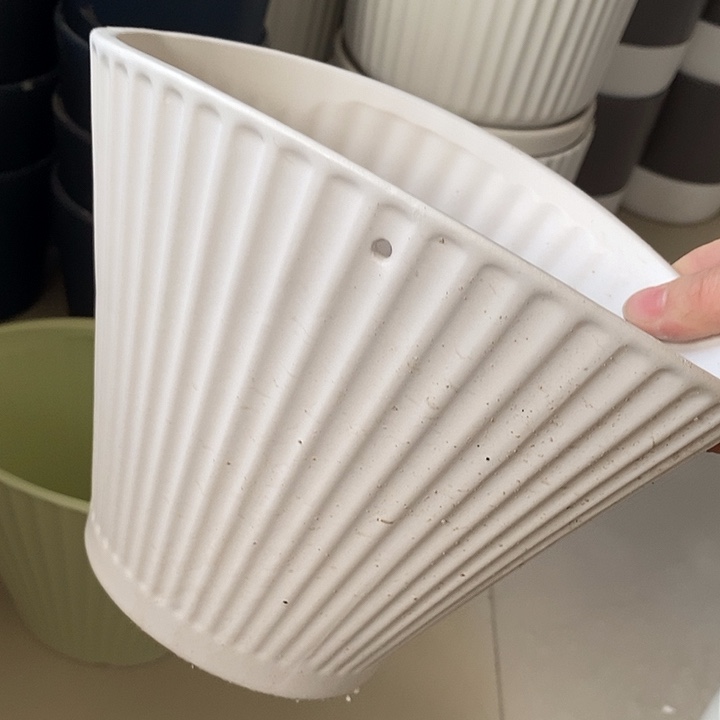 陶盆有孔 瑕疵针孔漏釉介意勿拍外口 20*13外高16