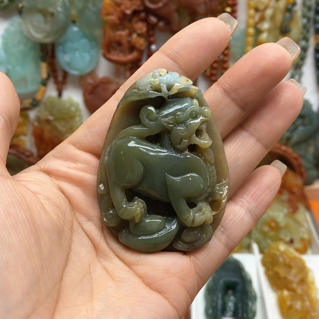 蛇纹石玉颈饰未镶嵌