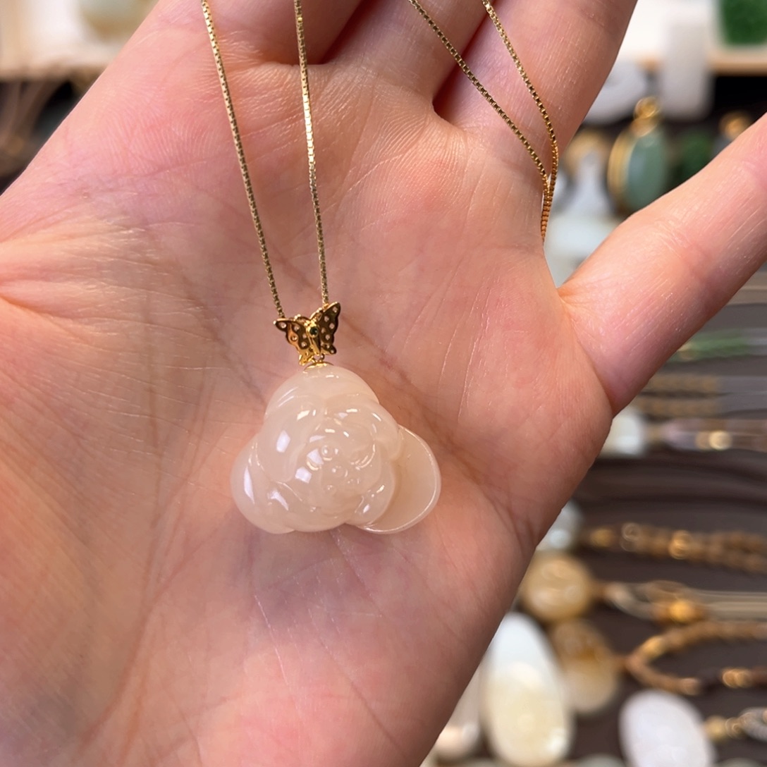 和田玉18K金镶嵌项链藕粉花