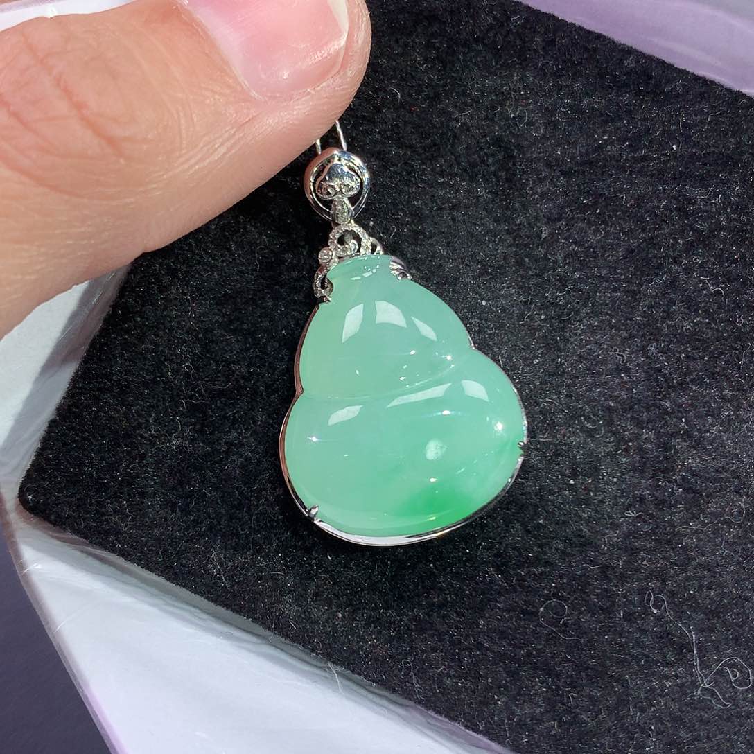 翡翠吊坠(赠链)18K金镶嵌