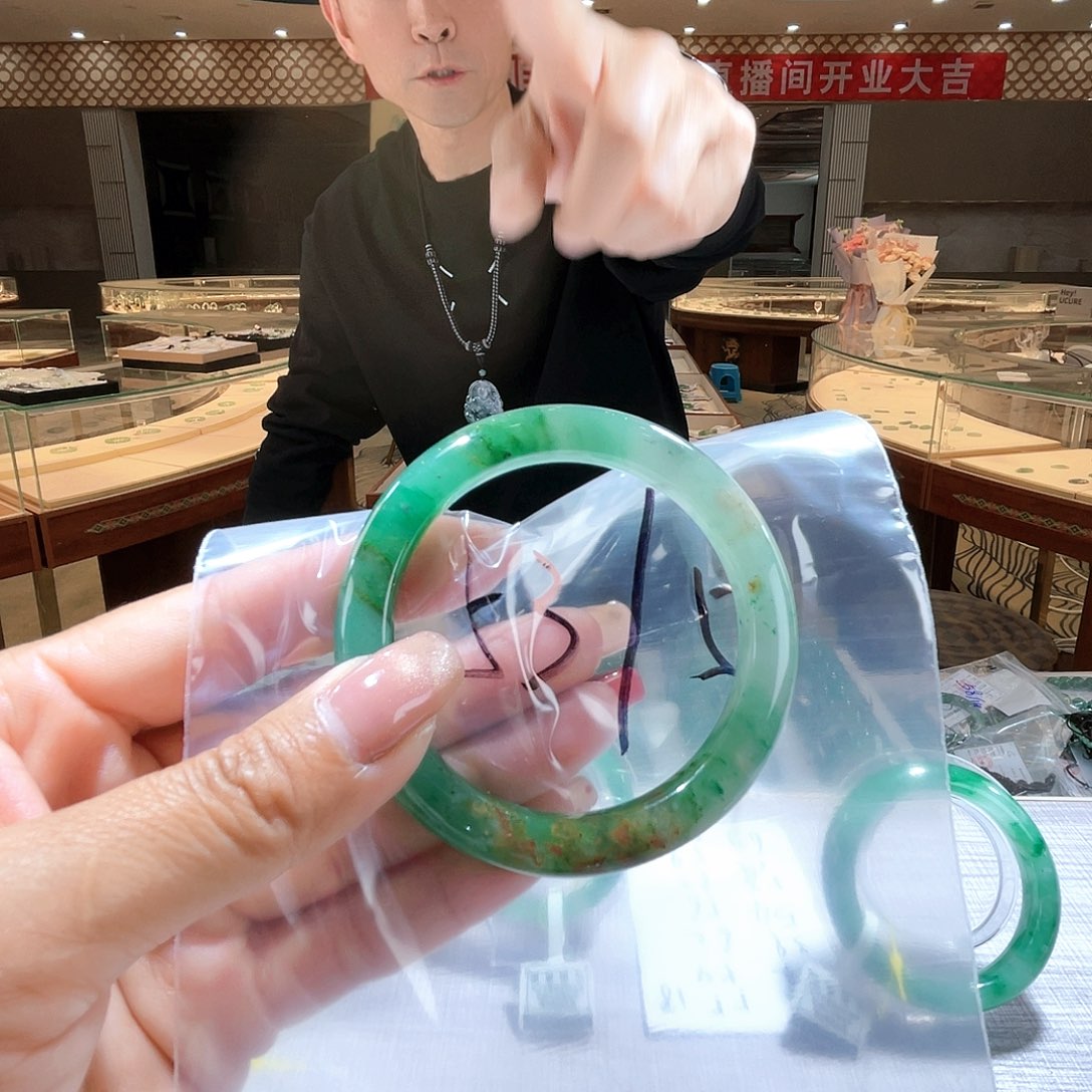 石英质玉颈饰未镶嵌一个