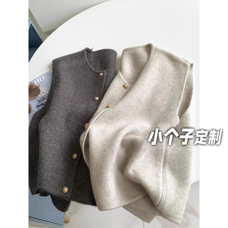 150小矮个子高级感针织马甲背心女秋冬叠穿内搭坎肩单排金扣上衣