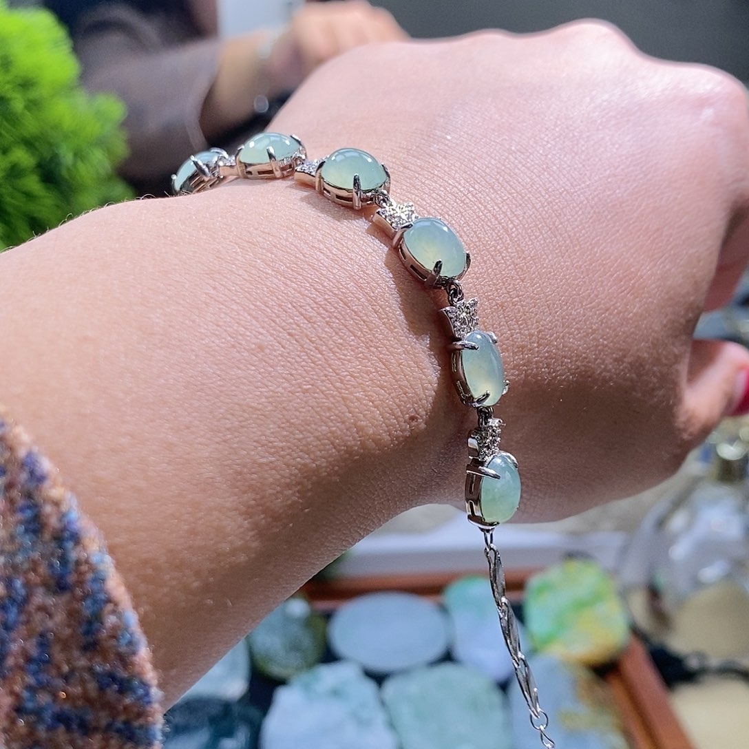 【闪购商品】翡翠颈饰未镶嵌单面