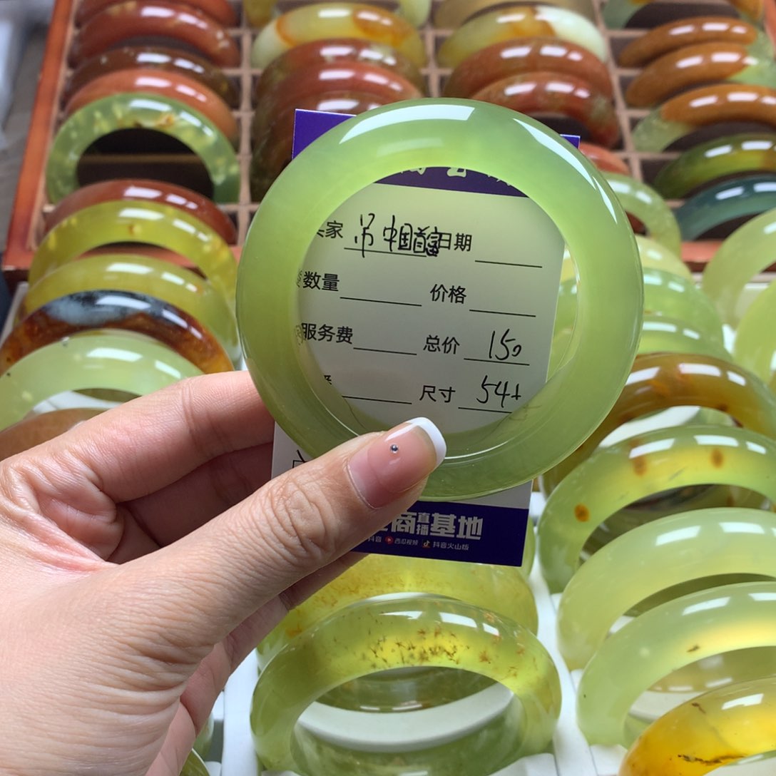 蛇纹石玉手镯未镶嵌吊****富