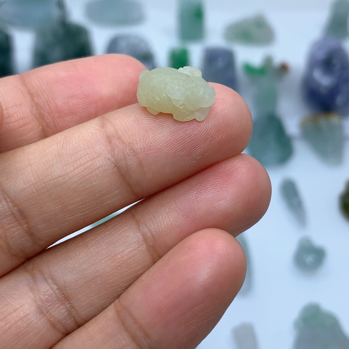 定制翡翠未镶嵌牛