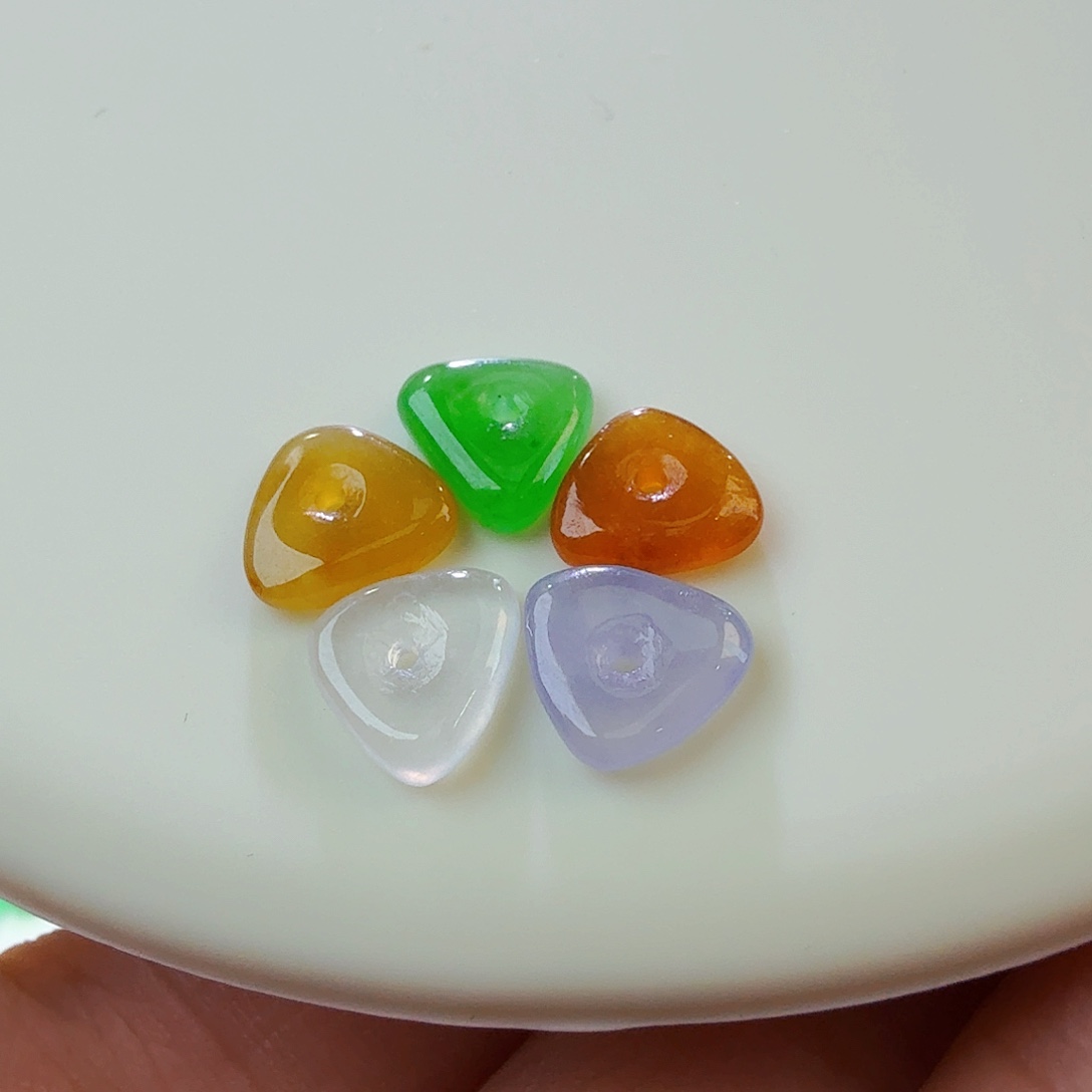 翡翠裸石风生水起