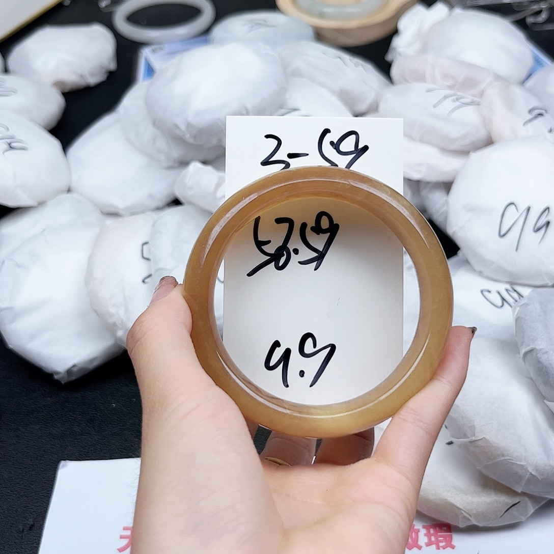 未镶嵌手镯石英质玉3.59