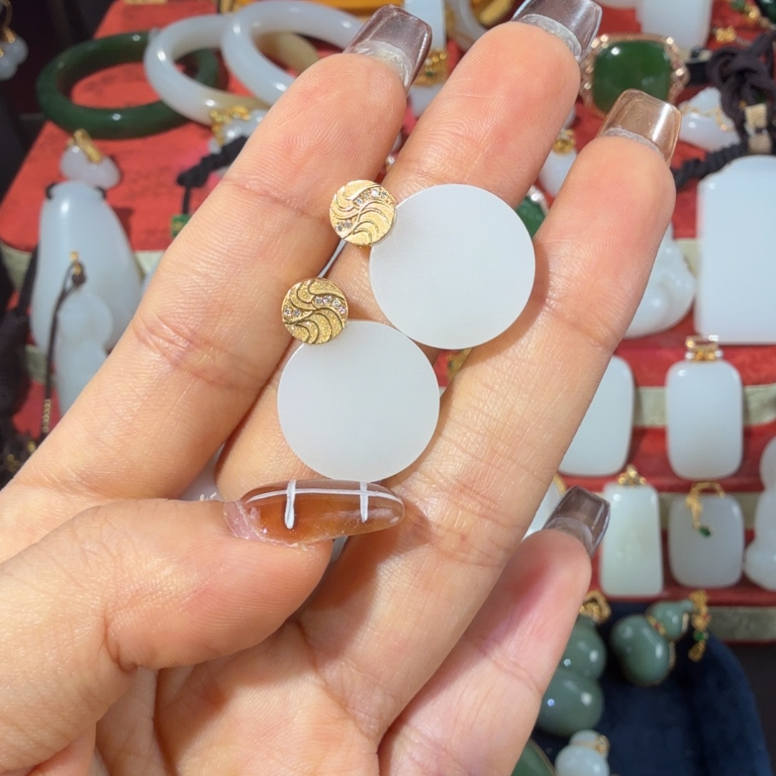 和田玉18K金镶嵌颈饰