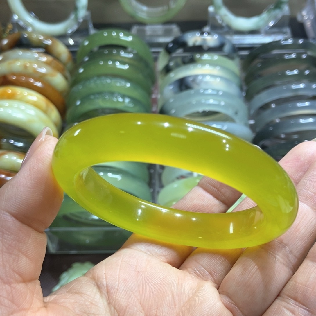 蛇纹石玉未镶嵌手镯60