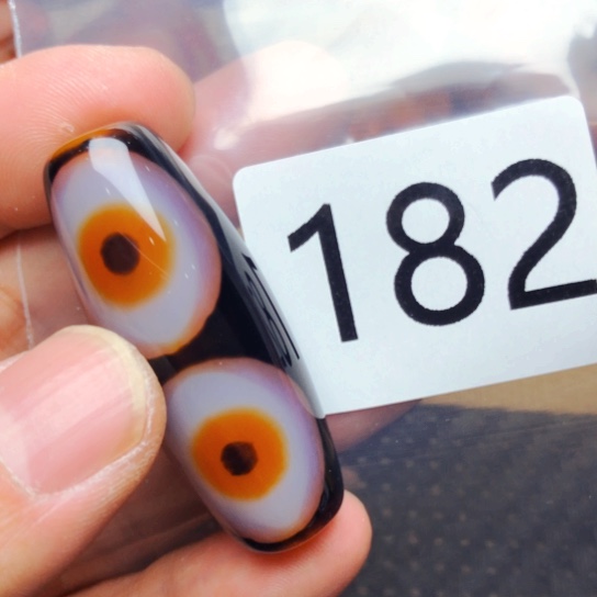 玛瑙/玉髓颈饰未镶嵌卢***。