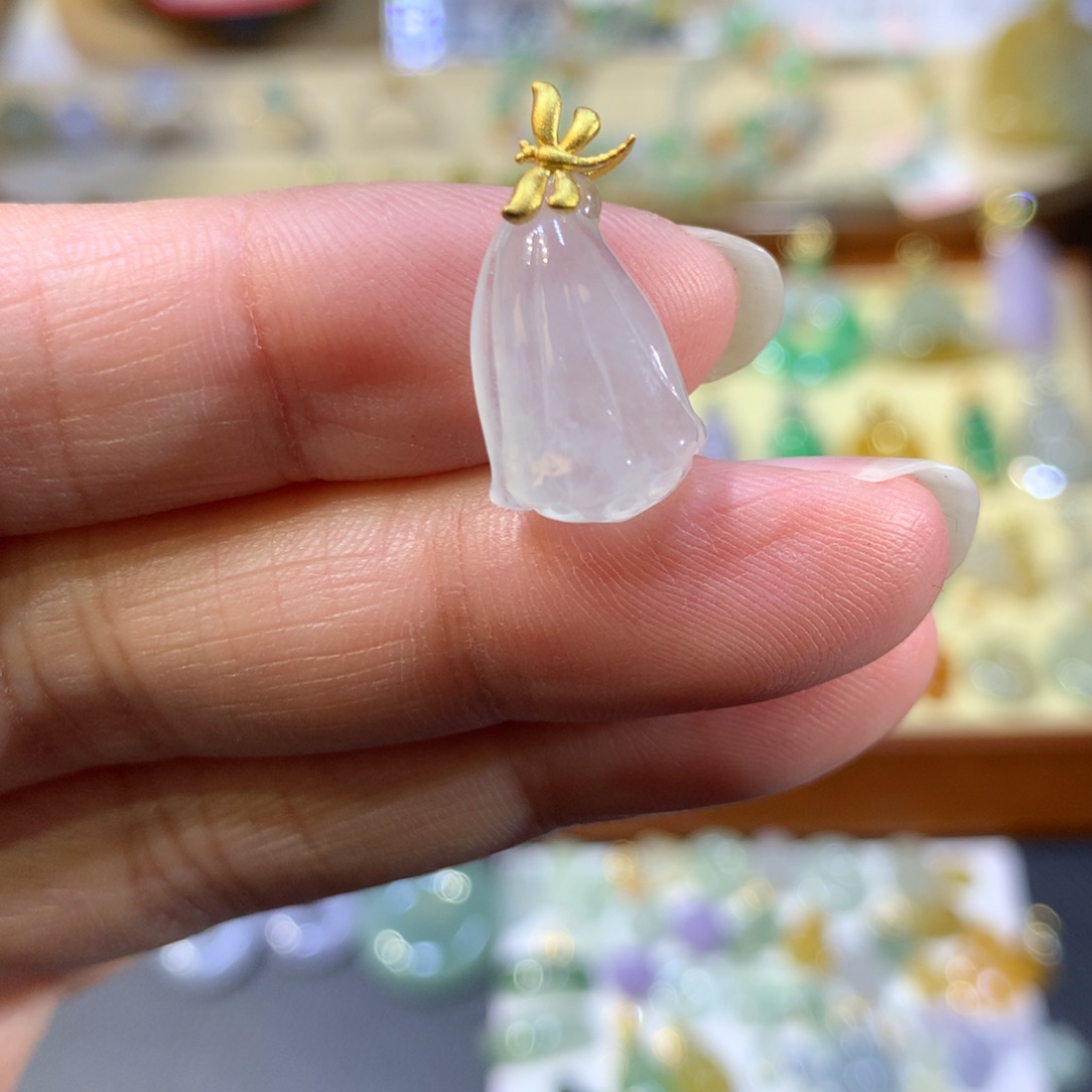 颈饰18K金镶嵌翡翠