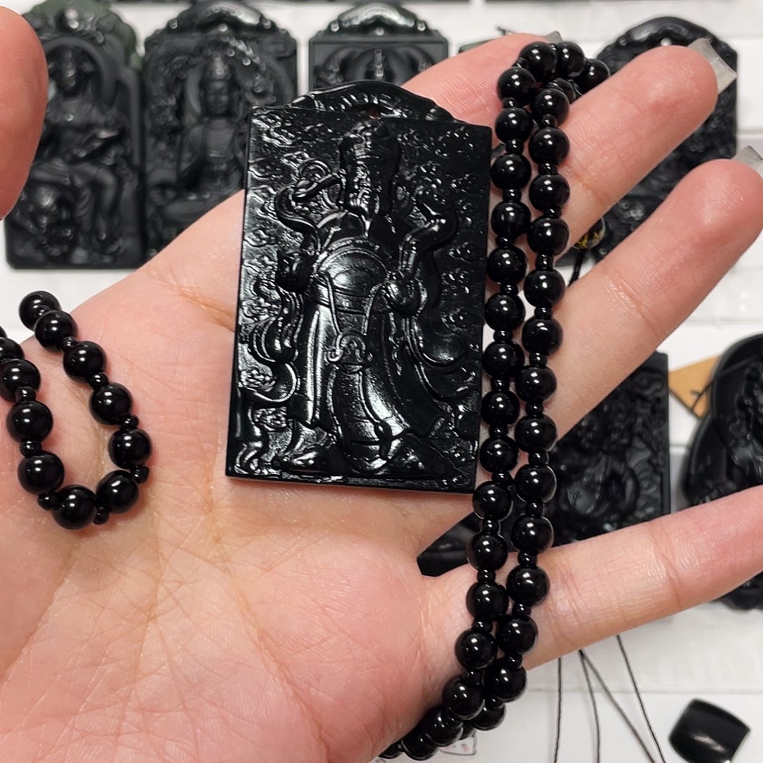 @***”蛇纹石玉未镶嵌颈饰