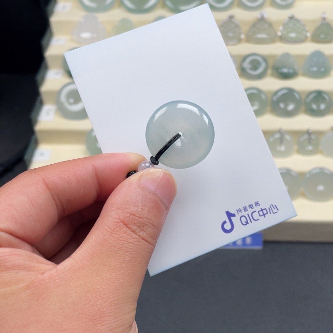 翡翠未镶嵌颈饰55678887545677