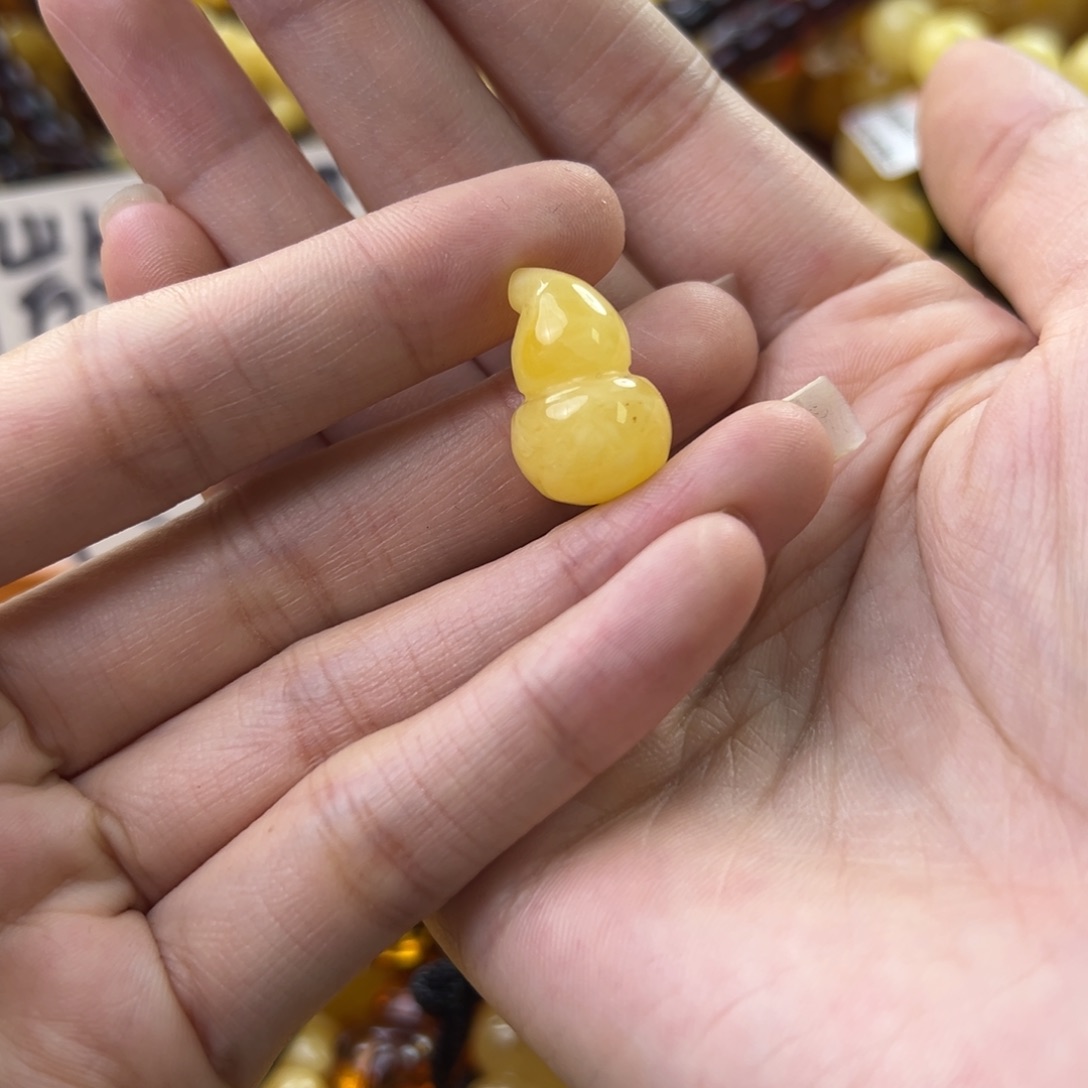 琥珀珠宝奇石未镶嵌