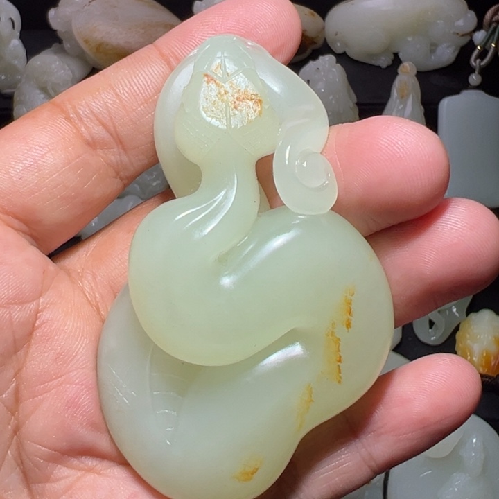 胡***）和田玉未镶嵌颈饰
