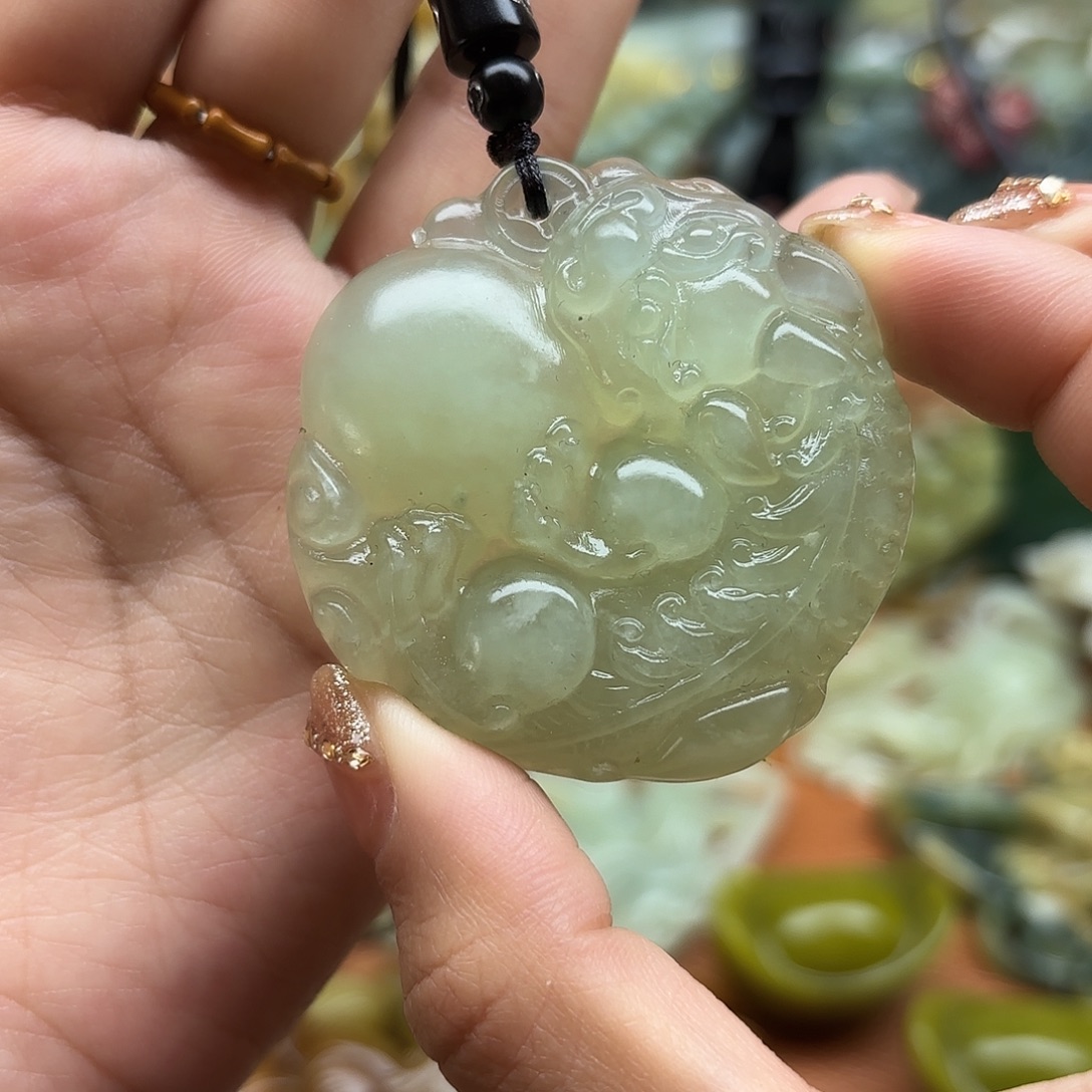 蛇纹石玉未镶嵌吊坠