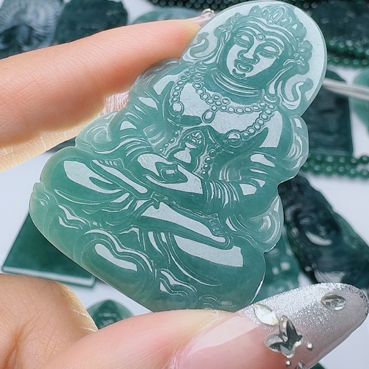 翡翠未镶嵌颈饰天然的A货翡翠多样性发其一 