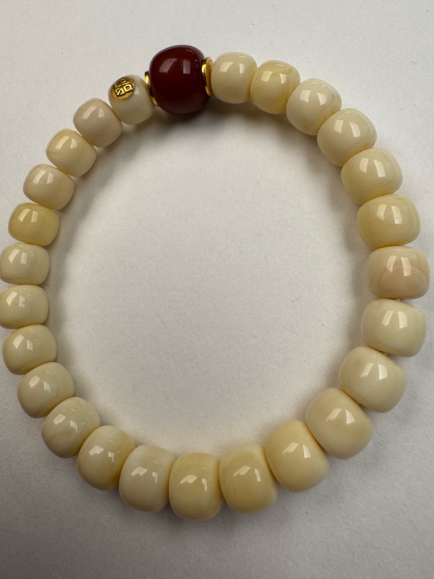 蜜蜡手串搭配多样性