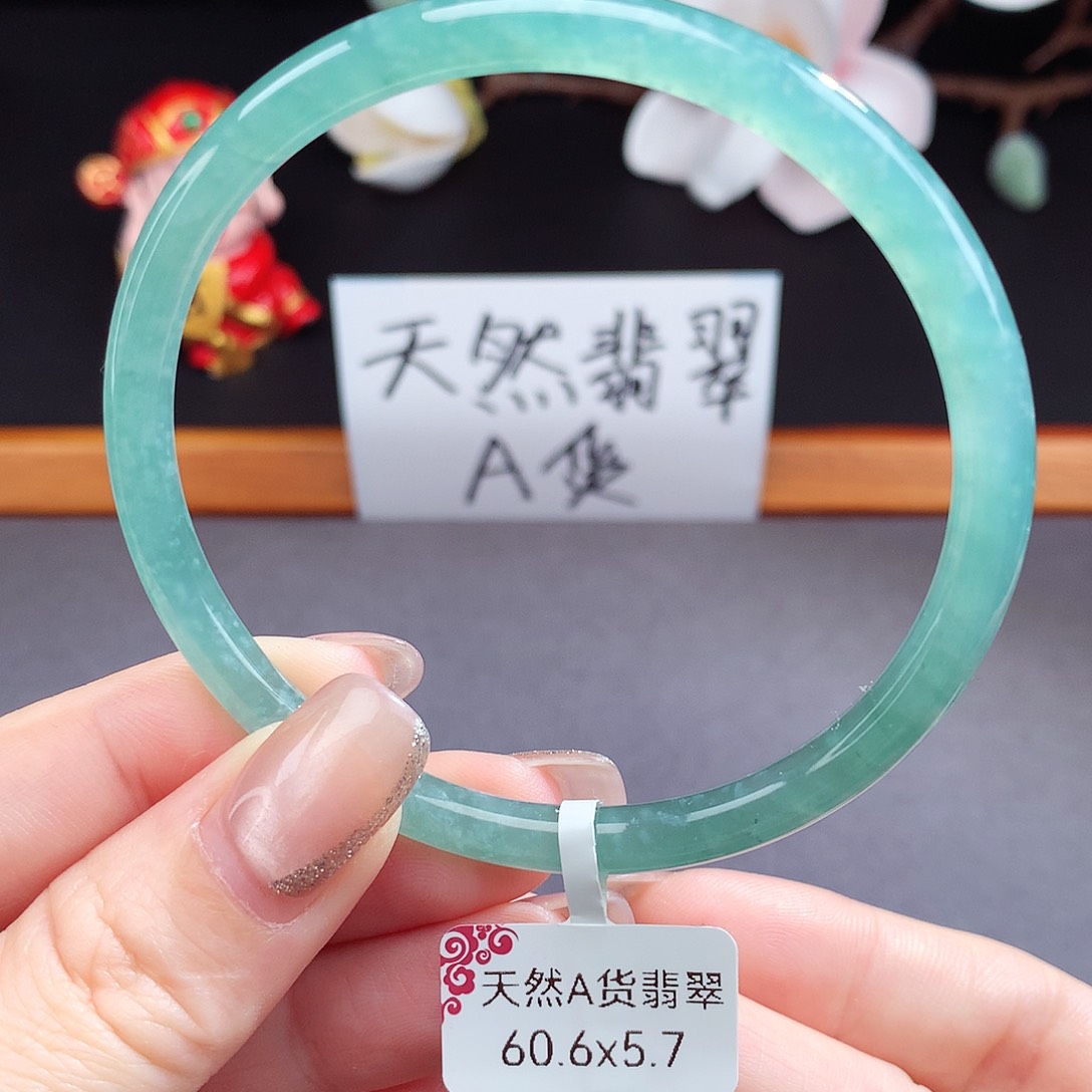 翡翠手镯（圆镯）未镶嵌