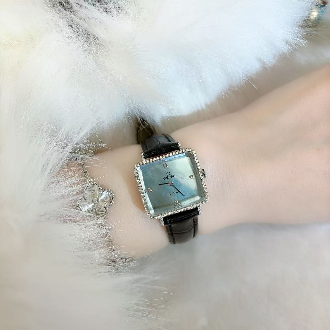 95新 Omega/欧米茄 手动机械腕表/后镶钻/56