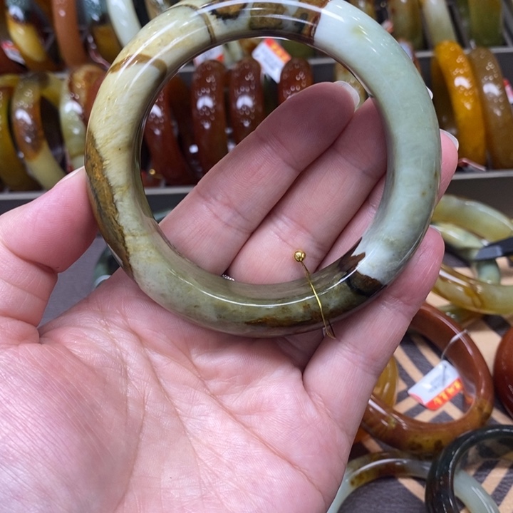 蛇纹石玉未镶嵌手镯