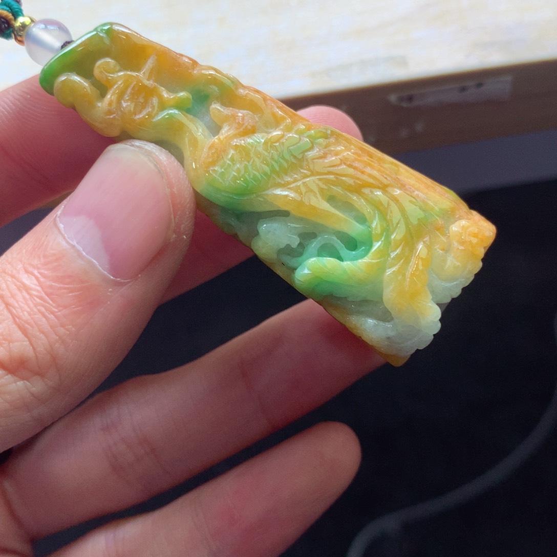 翡翠颈饰未镶嵌吊坠