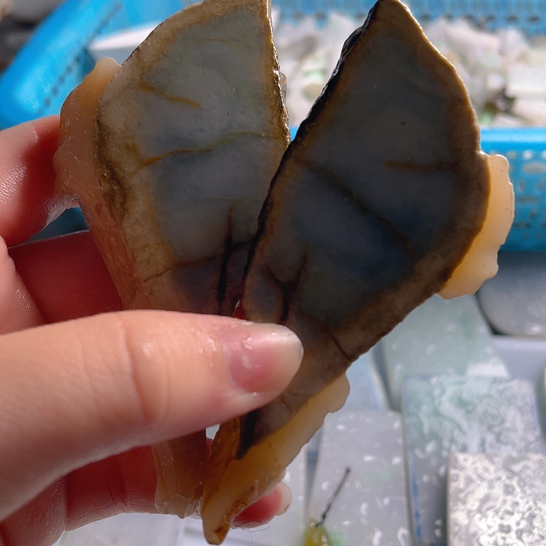 颈饰未镶嵌翡翠.