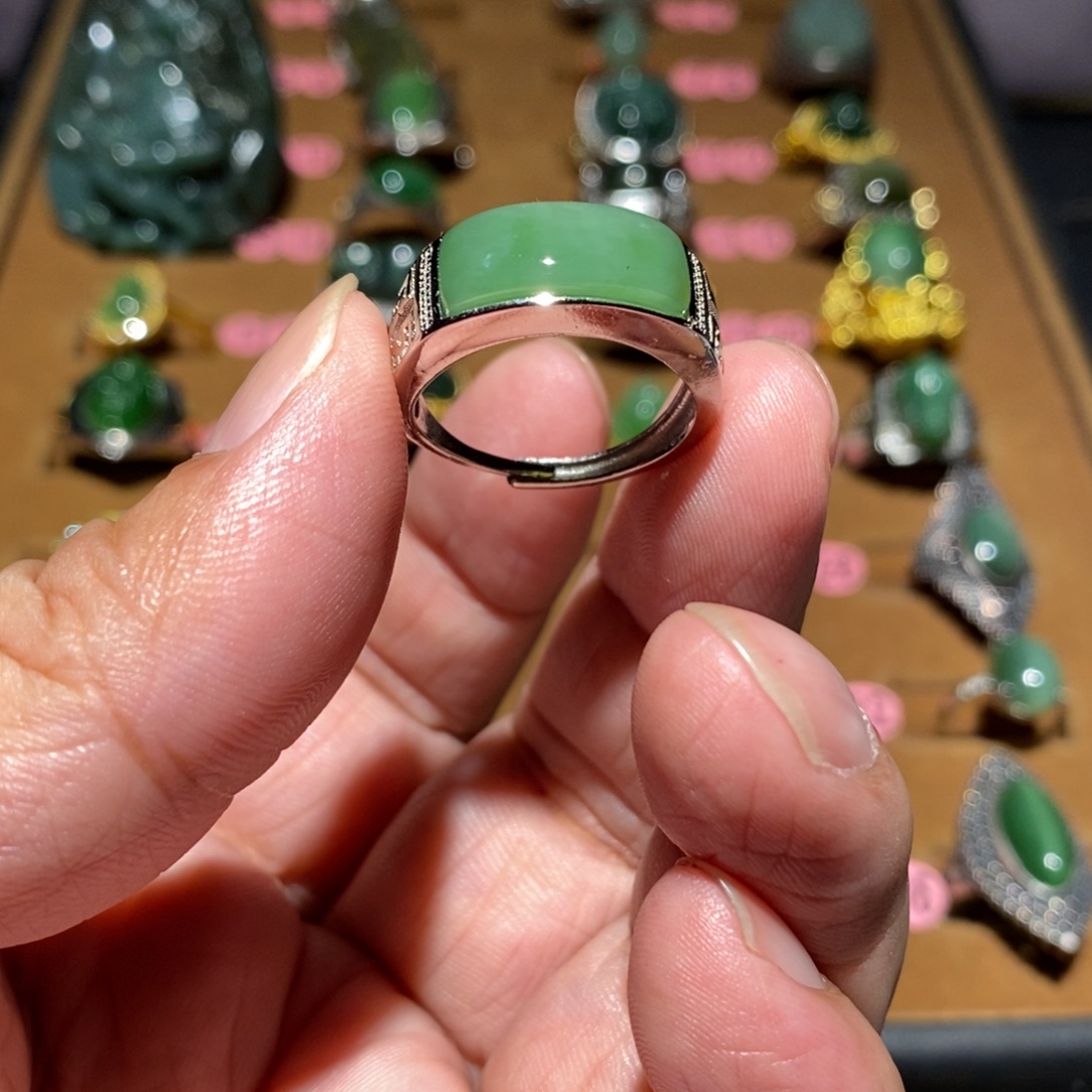 和田玉未镶嵌戒指