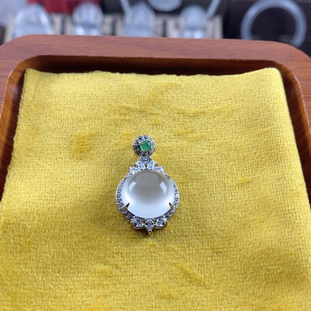 石英质玉吊坠银S925镶嵌