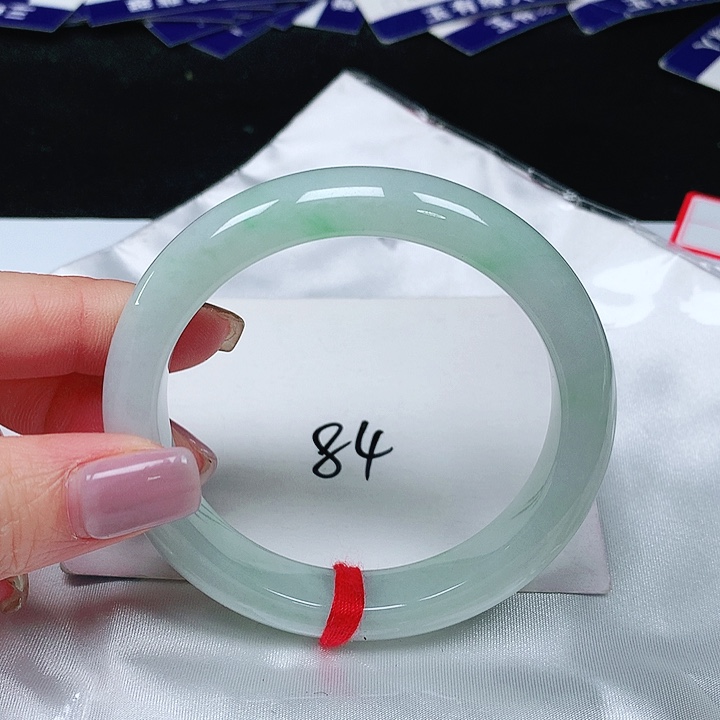 翡翠手镯未镶嵌翡翠手镯未镶嵌