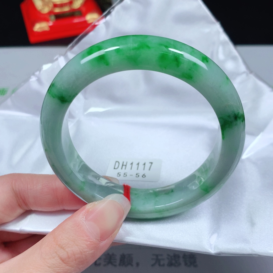 翡翠手镯未镶嵌55圈