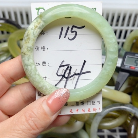 岫岩老玉（透闪石质玉）手镯未镶嵌