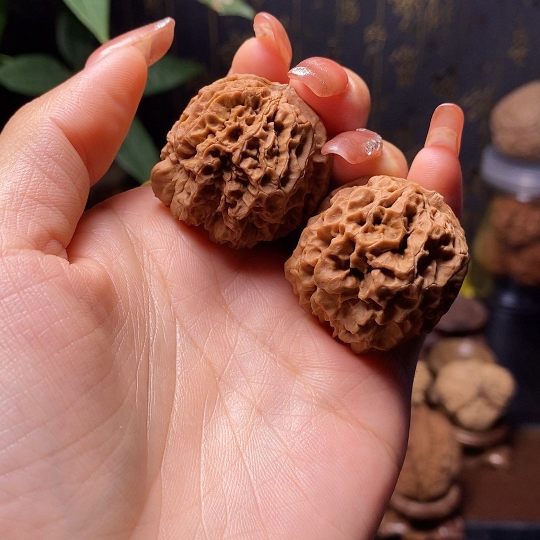 文玩核桃把件舍利子