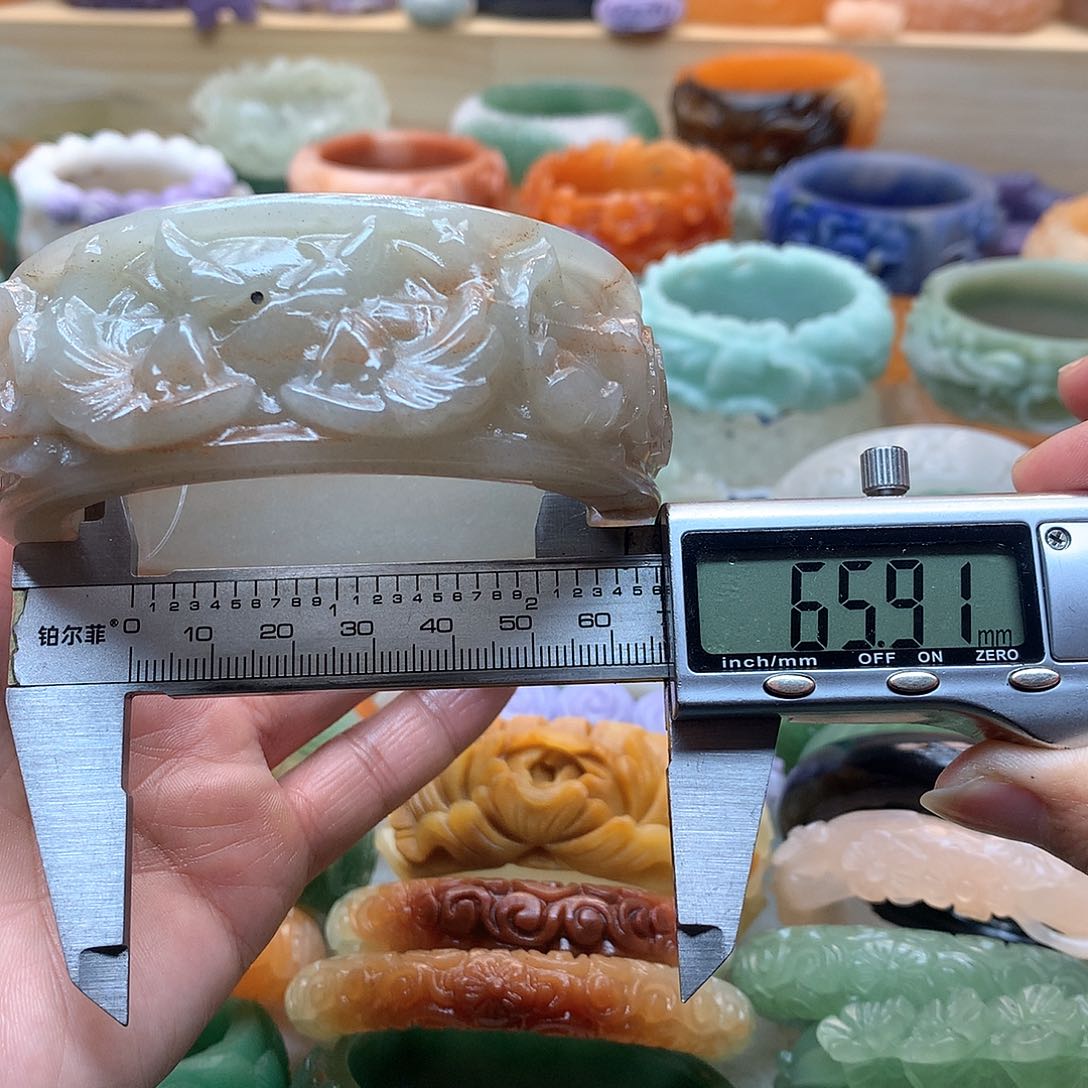 未镶嵌手镯石英质玉