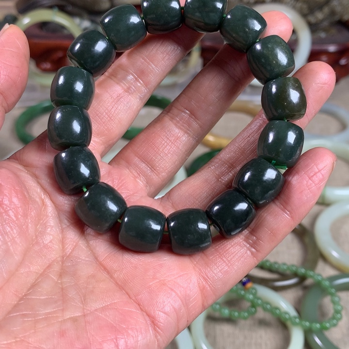 和田玉（糖玉）未镶嵌手镯