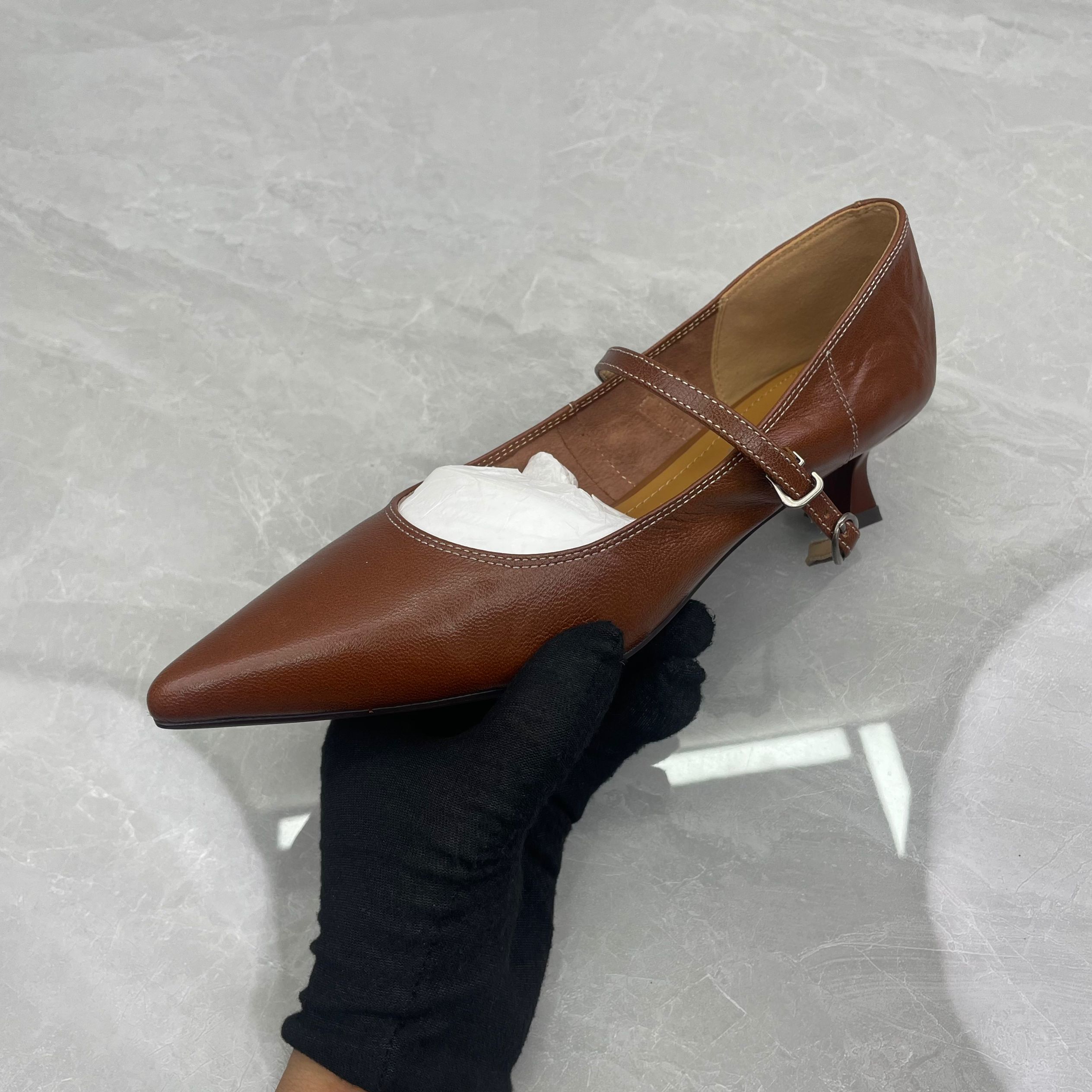 单鞋女 (羊皮)k5770 （孤品）c区35码